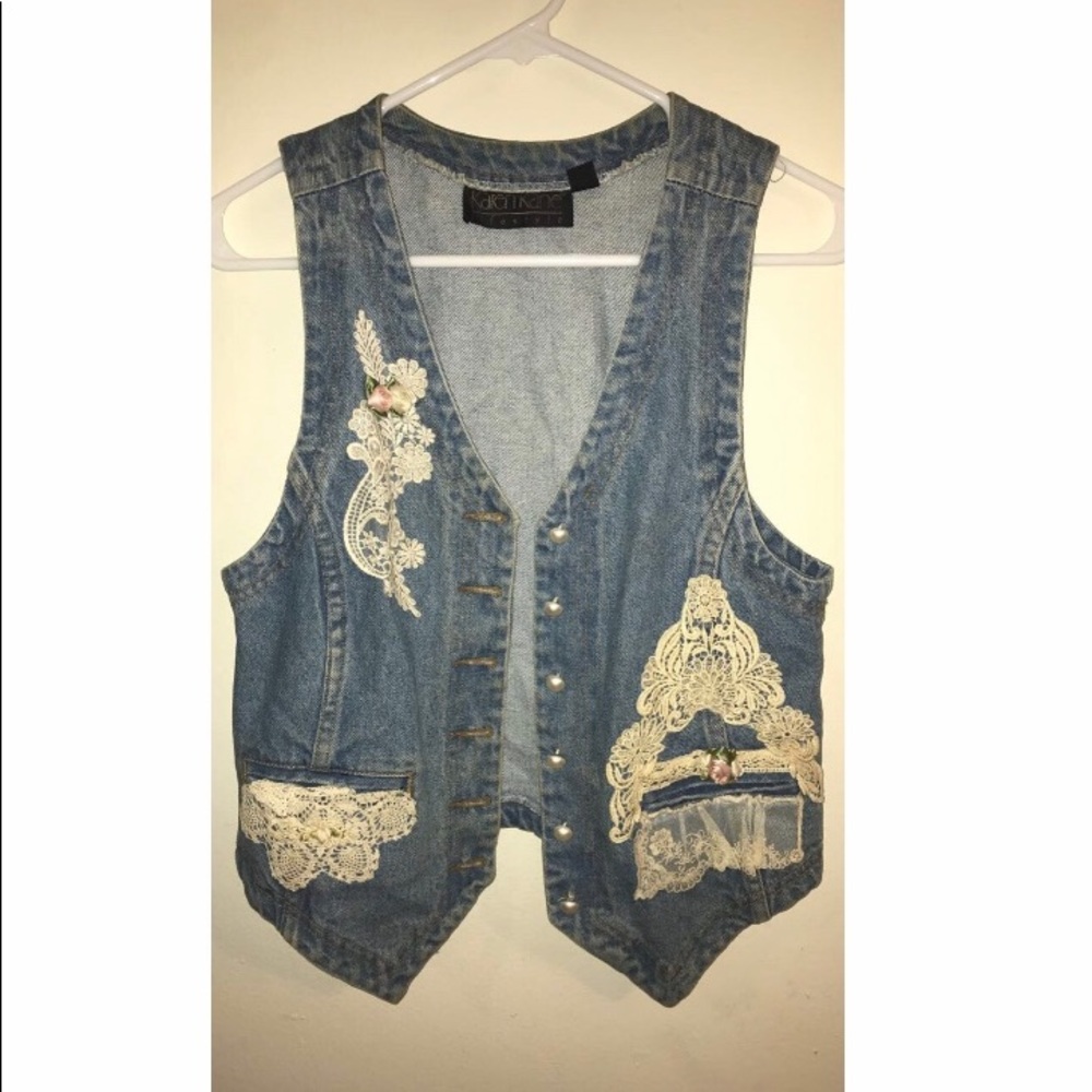 Vintage vest with lace Size SMALL